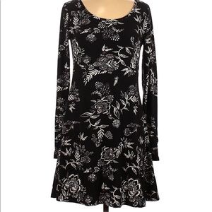 Mudd black size small floral scoop neck dress
